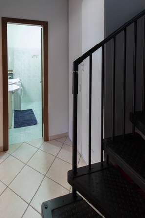 Appartement, balcon | Salle de bain