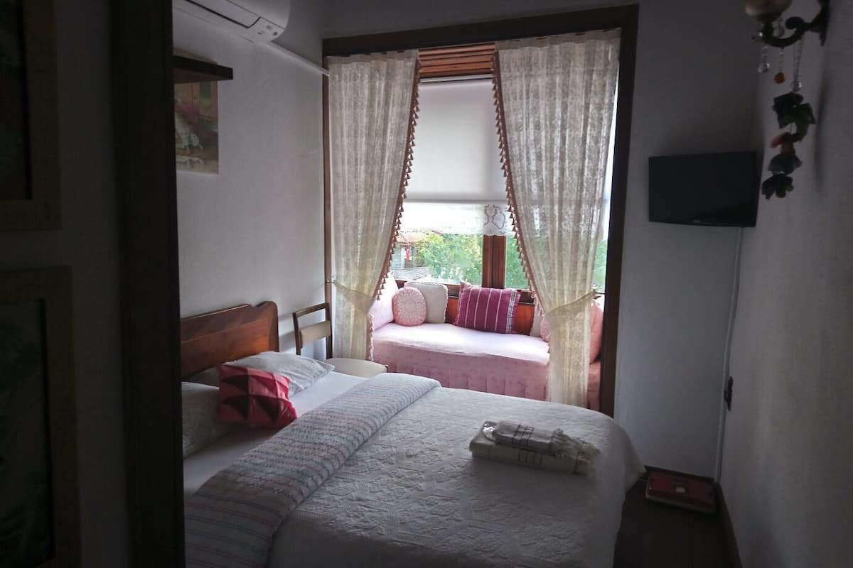 Superior tweepersoonskamer, terras (Palme d'or) | Lakens van Egyptisch katoen, luxe beddengoed, een kluis op de kamer
