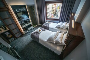 Quarto casal ou duplo urbano, vista para a cidade | Roupas de cama premium, frigobar, cofres nos quartos, cortinas blackout