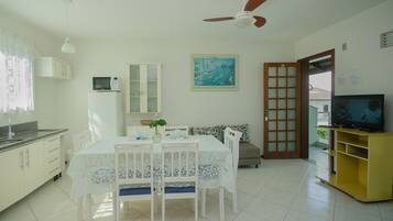 Apartamento, 1 habitación | Cocina privada | Frigorífico, horno y utensilios de cocina