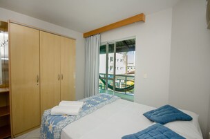 Apartamento, 1 quarto | 1 quarto, escrivaninha, cortinas blackout, ferros/tábuas de passar roupa