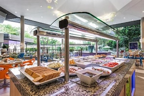 Breakfast buffet - Bush Bungalows at Sun City Resort (Moses Kotane)