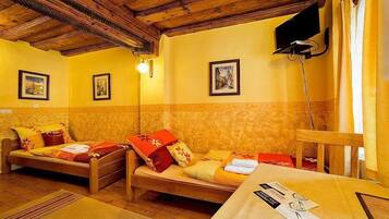 Triple Room ( P3) | Minibar, desk, iron/ironing board, free WiFi