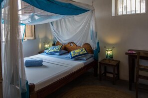 In-room safe, desk, free cots/infant beds - Kiponda B&B (Zanzibar Town)
