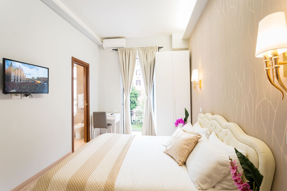 Comfort Triple Room, 1 Bedroom, Courtyard View | Premium bedding, down duvets, memory-foam beds, minibar