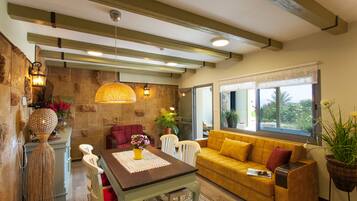 Suite Royal, 1 kamar tidur | Area keluarga | Televisi layar datar 0-inci dengan saluran TV digital dan TV