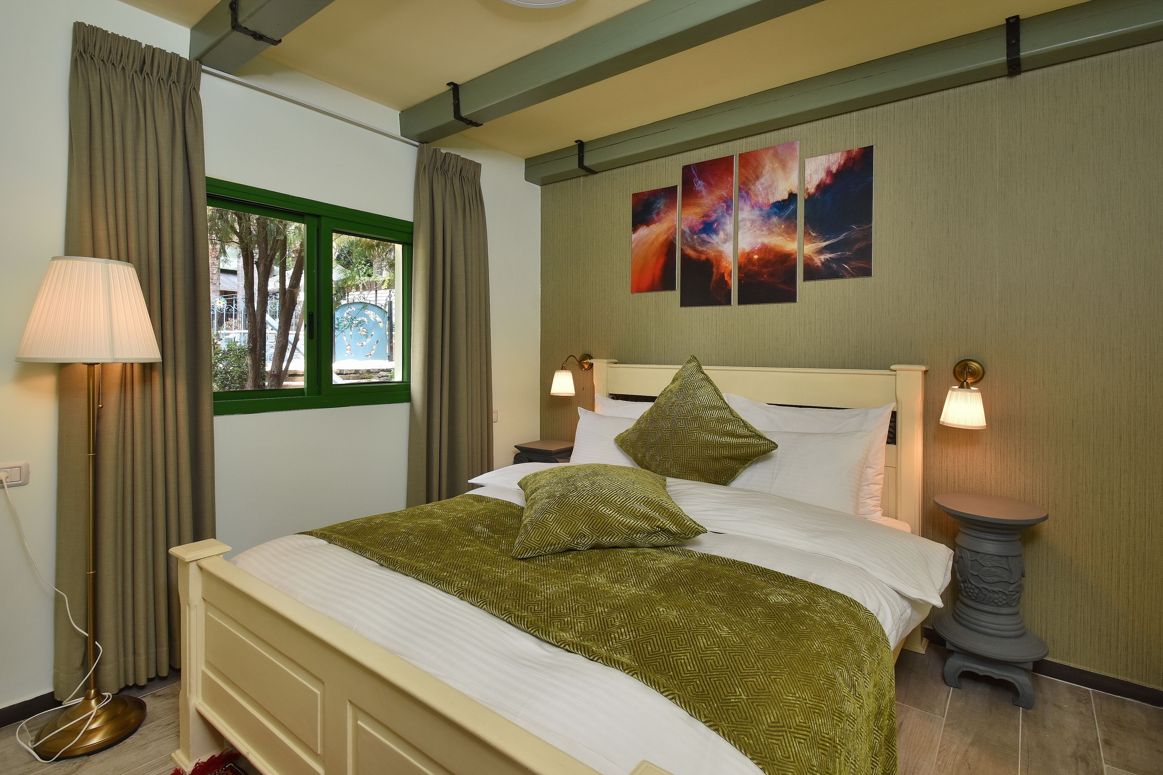 Familie suite, uitzicht op meer | Luxe beddengoed, een bureau, geluiddichte muren, gratis wifi