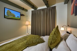 Suíte família, vista para o lago | Roupas de cama premium, escrivaninha, quartos à prova de som