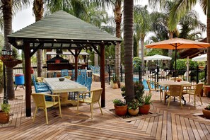 Frokost med lokale retter hver dag (ILS 75 per person)