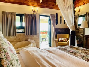 Suite estudio Deluxe, 1 habitación, vista al lago | Ropa de cama de alta calidad, escritorio, insonorización y wifi gratis 