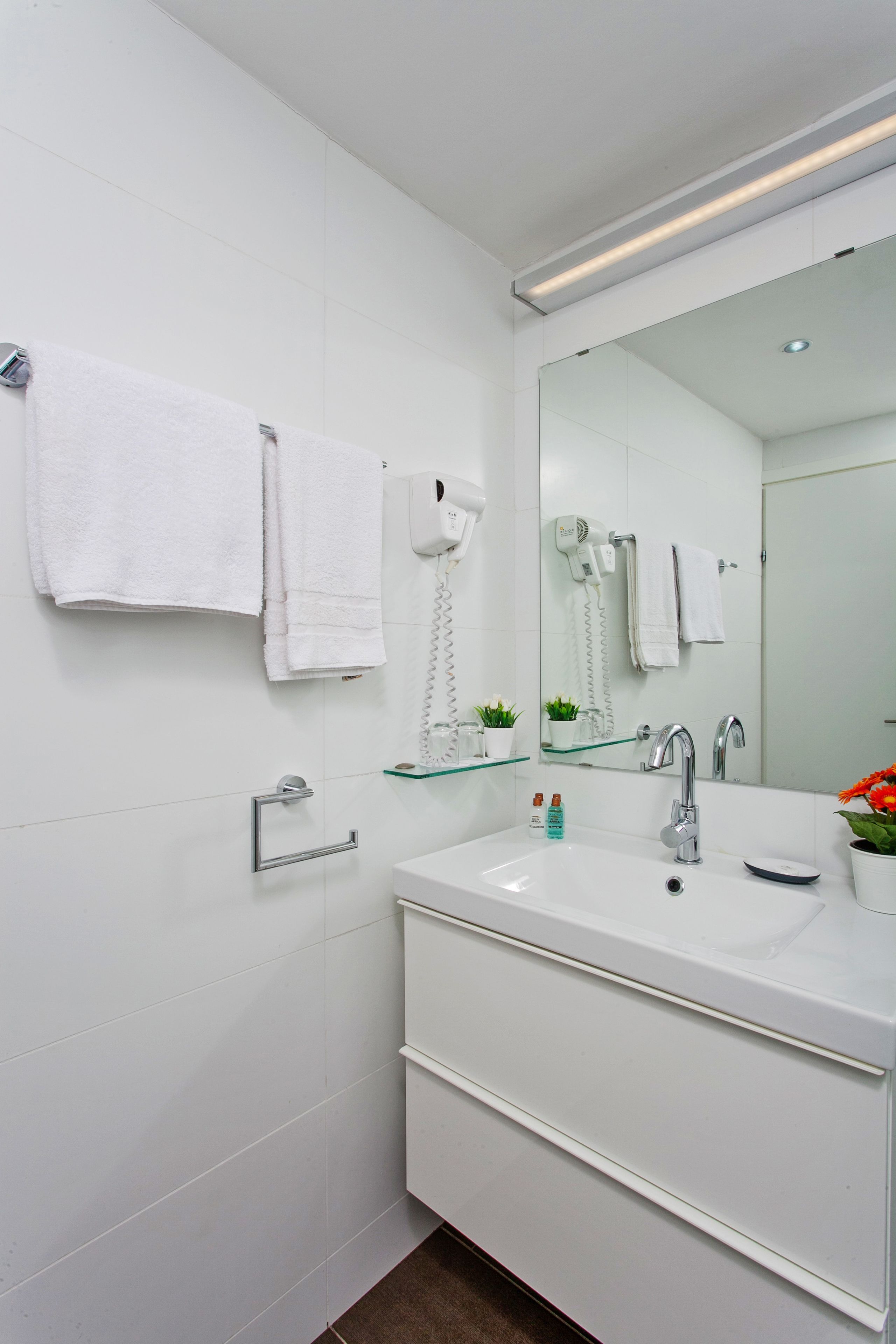 Wastafel kamar mandi