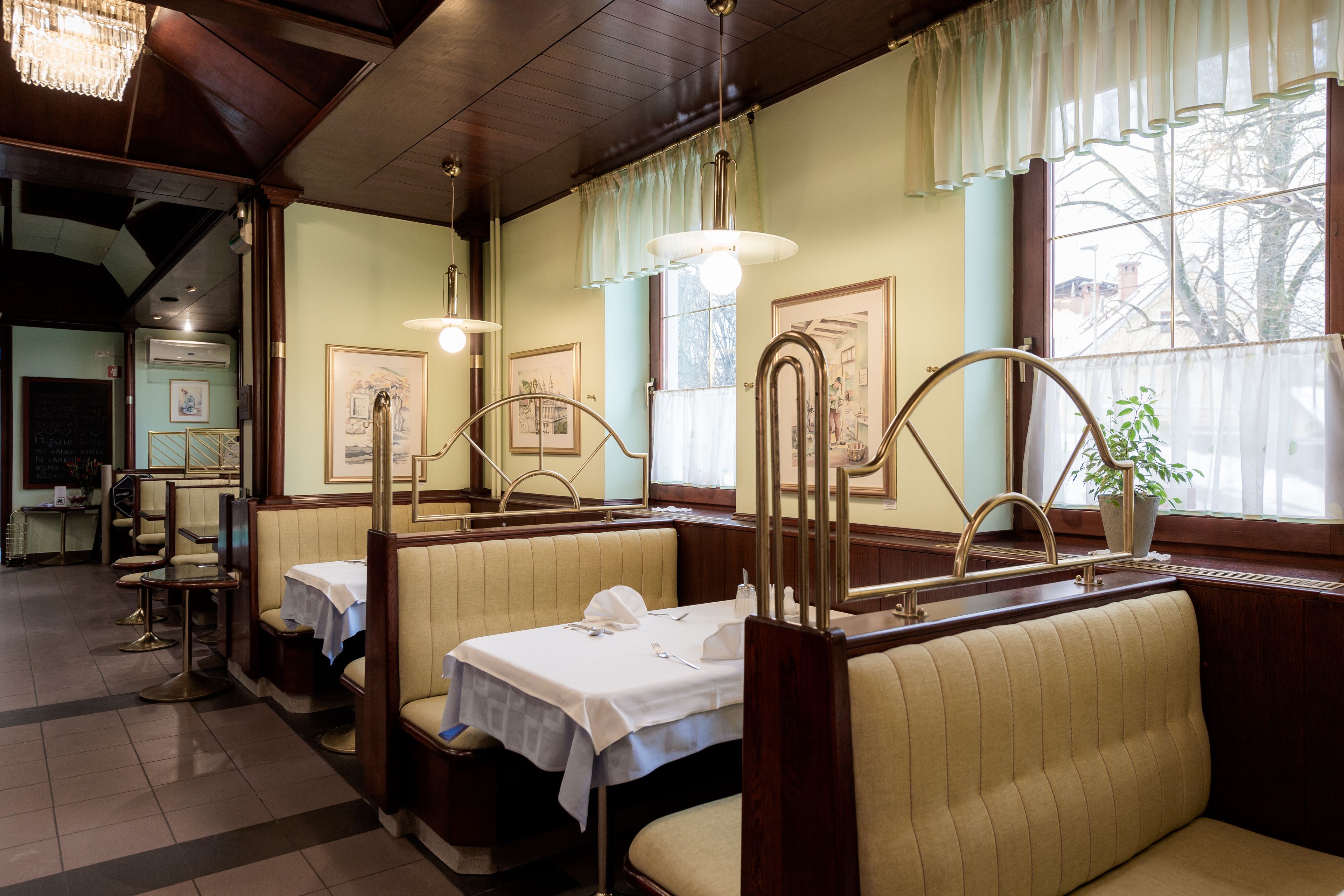 breakfast, lunch, dinner served; local and international cuisine