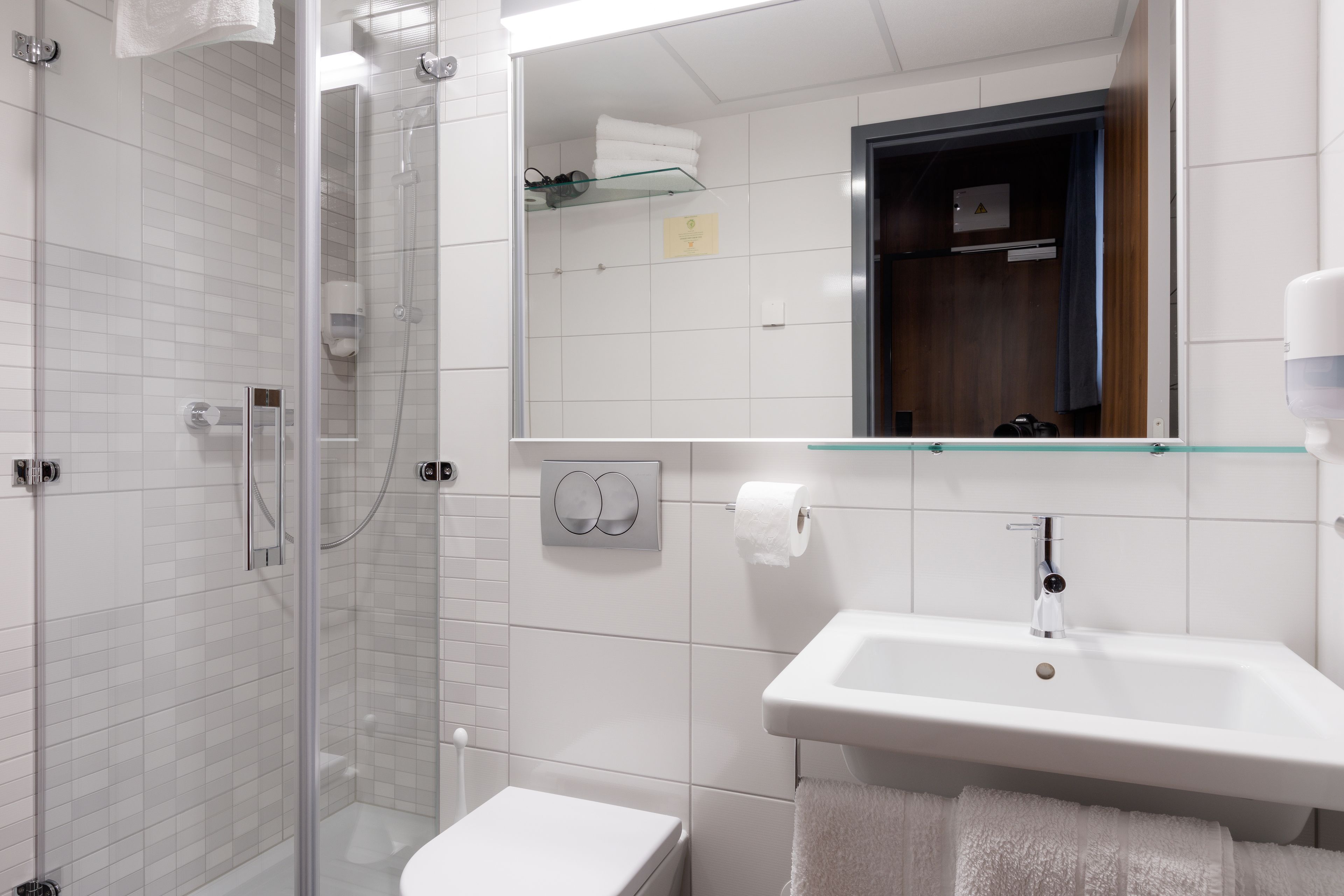 triple room, balcony | bathroom | shower, free toiletries, hair dryer, slippers