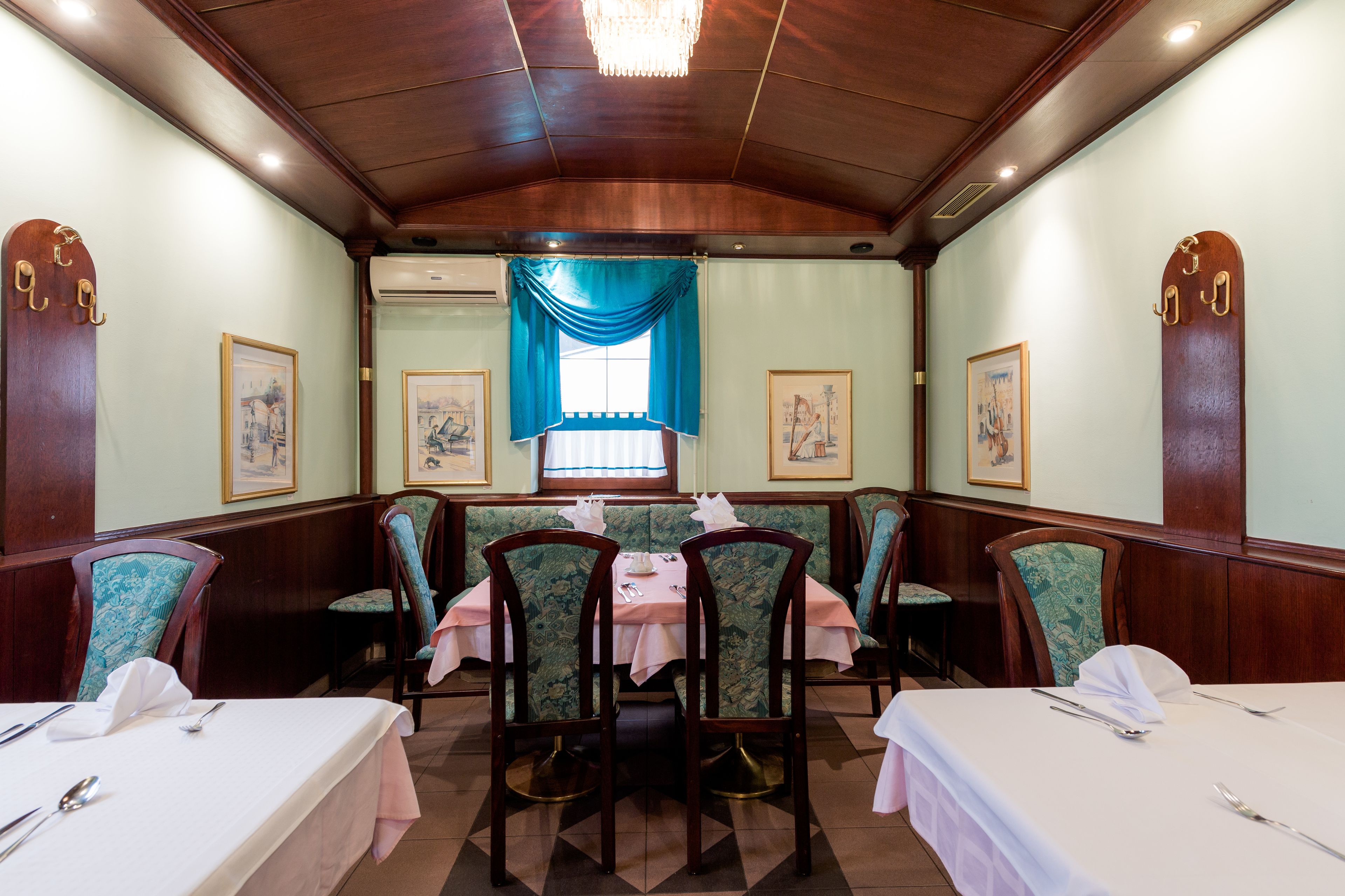 breakfast, lunch, dinner served; local and international cuisine