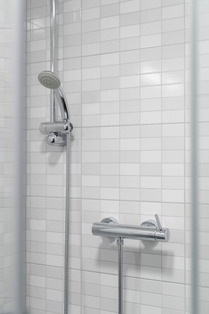 Triple Room | Bathroom shower