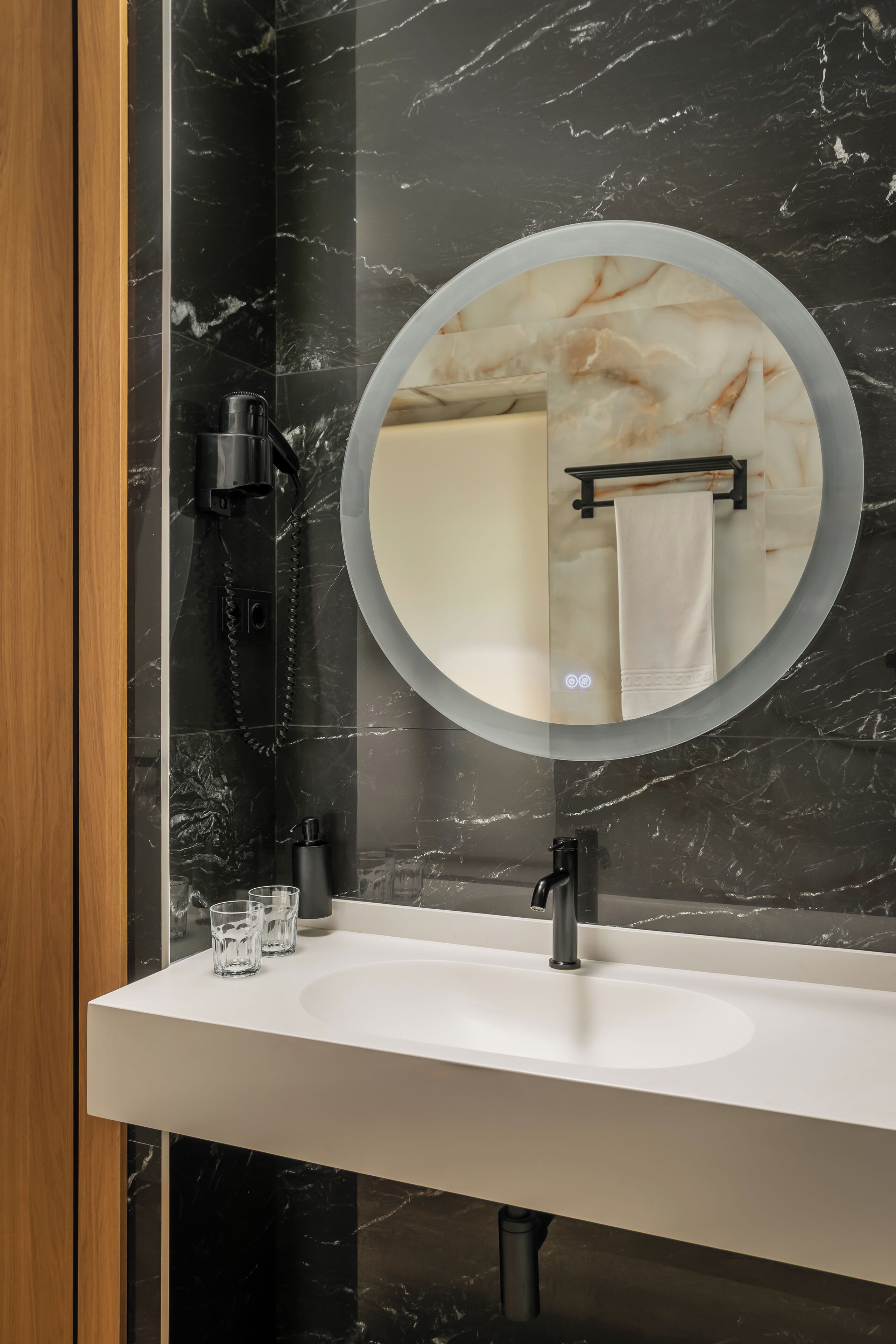 economy double room | bathroom | free toiletries, hair dryer, bidet, towels