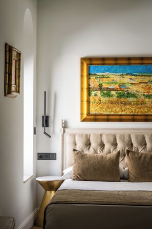 Economy Double Room | In-room safe, individually decorated, desk, soundproofing - BYPILLOW California (Málaga)