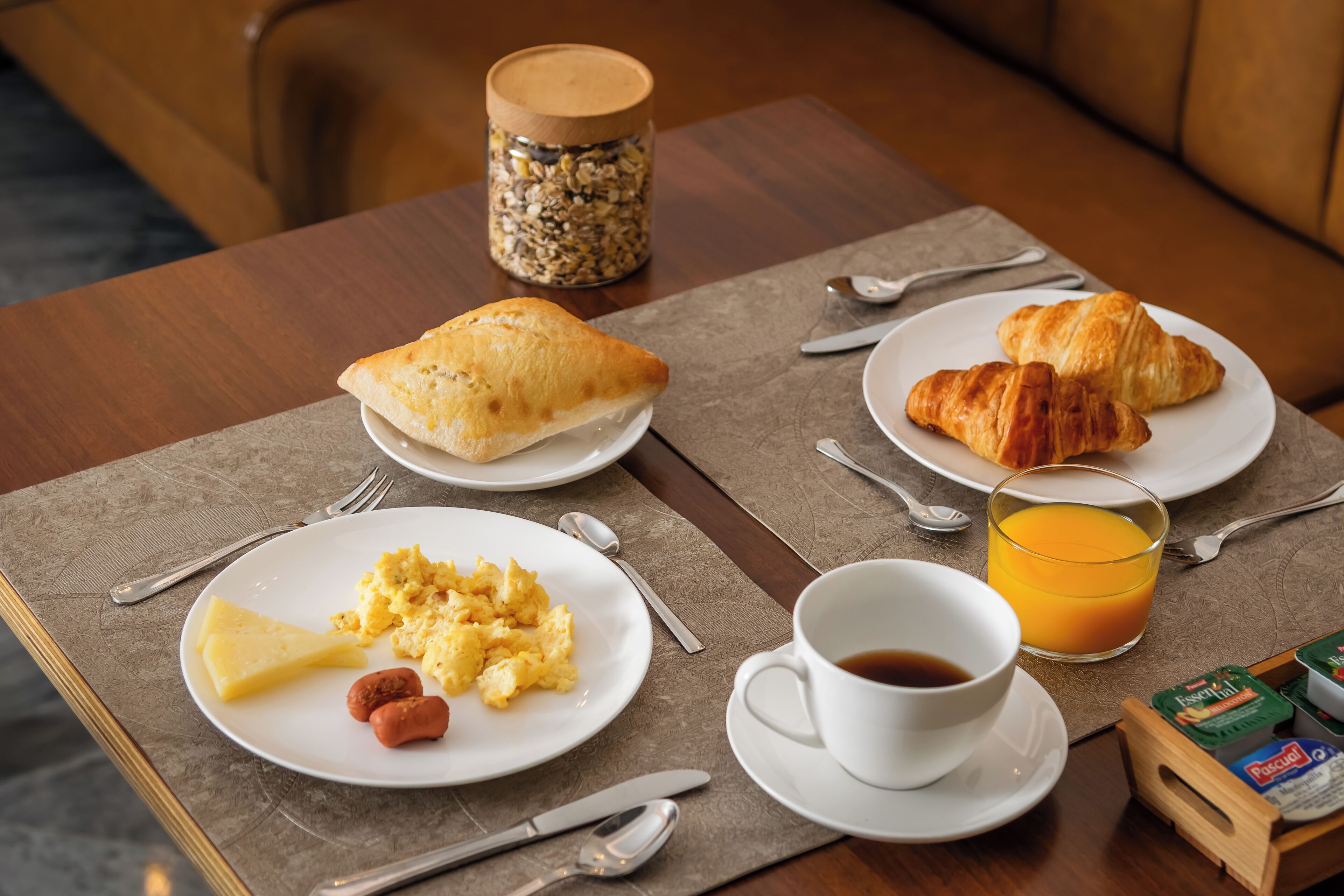 daily continental breakfast (eur 10.00 per person)