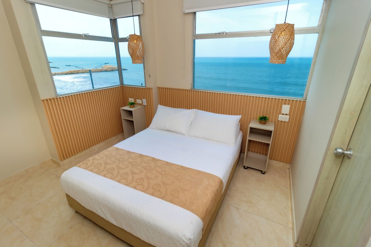 Doble superior vista al mar | 客房內保險箱、熨斗/熨衣板、免費無線上網、床單