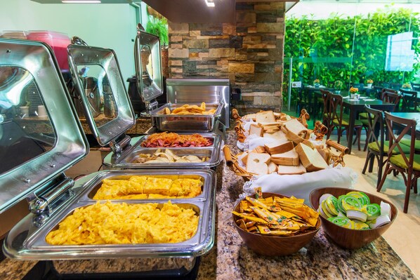 Free daily buffet breakfast