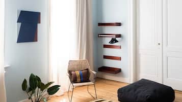 Iron/ironing board, free WiFi, bed sheets