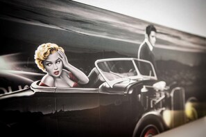 Desk, soundproofing, iron/ironing board, free cots/infant beds - Leone X Genova (Genoa)