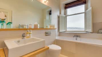 Suite (Two) | Badezimmer | Kostenlose Toilettenartikel, Haartrockner, Handtücher