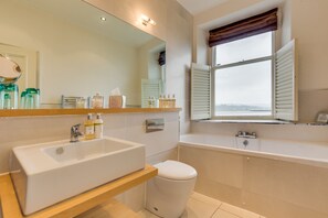 Suite (Two) | Bathroom | Free toiletries, hair dryer, towels - Number 43 (Carnforth)