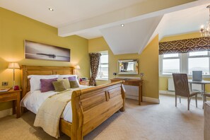 Suite (Seven) | Roba de llit d'alta qualitat, minibar i planxa i posts de planxar 