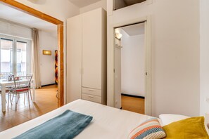 1 bedroom, desk, iron/ironing board, cribs/infant beds - AwesHome - 5 Terre Colors (La Spezia)