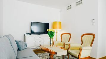 Apartment (Sea TowersIII:Hryniewickiego 6,TowerA) | Wohnbereich | Flachbildfernseher, DVD-Player