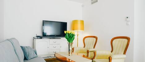 Íbúð (Sea TowersIII:Hryniewickiego 6,TowerA) | Stofa | Flatskjársjónvarp, DVD-spilari