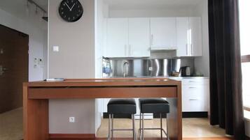 Lägenhet (Sea TowersII:Hryniewickiego 6,Tower B) | Eget pentry | Kylskåp, ugn, spishäll och kaffe- och tebryggare