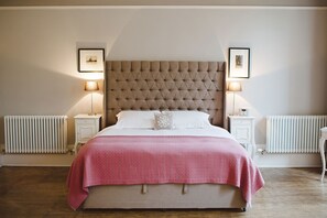 Suite, 1 King Bed | Egyptian cotton sheets, premium bedding, down comforters, desk - 15 Glasgow (Glasgow)