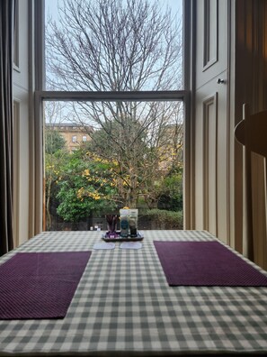 Suite, 1 King Bed | Egyptian cotton sheets, premium bedding, down comforters, desk - 15 Glasgow (Glasgow)