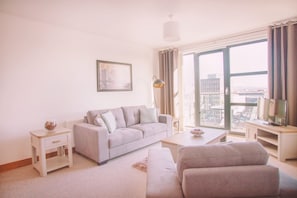 City Apartment, 2 Bedrooms, Balcony, City View | Living area