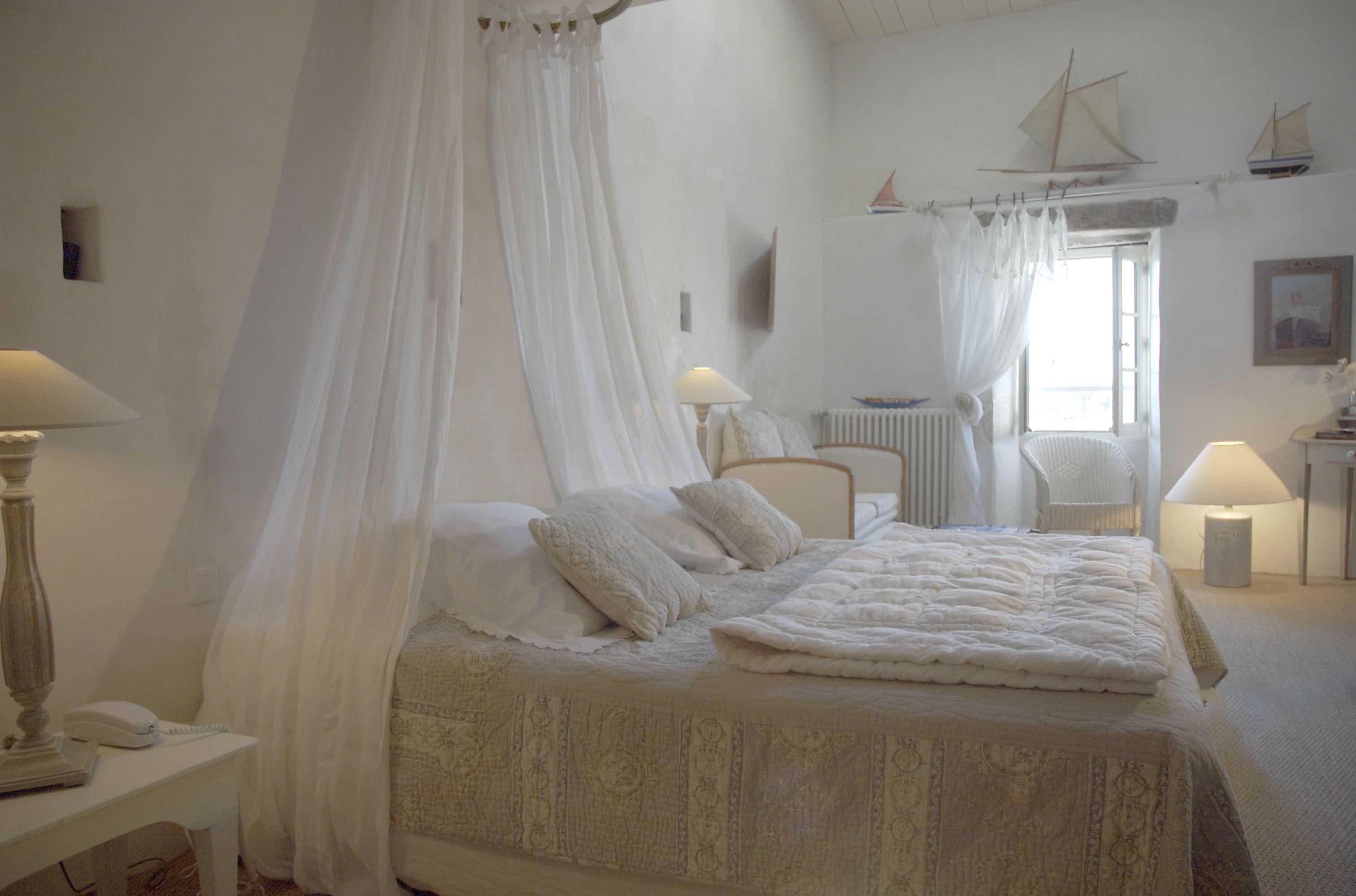 Phòng đôi Tiêu chuẩn (L Oeil Du Pecheur) | Bộ đồ giường cao cấp, trang trí khác biệt 