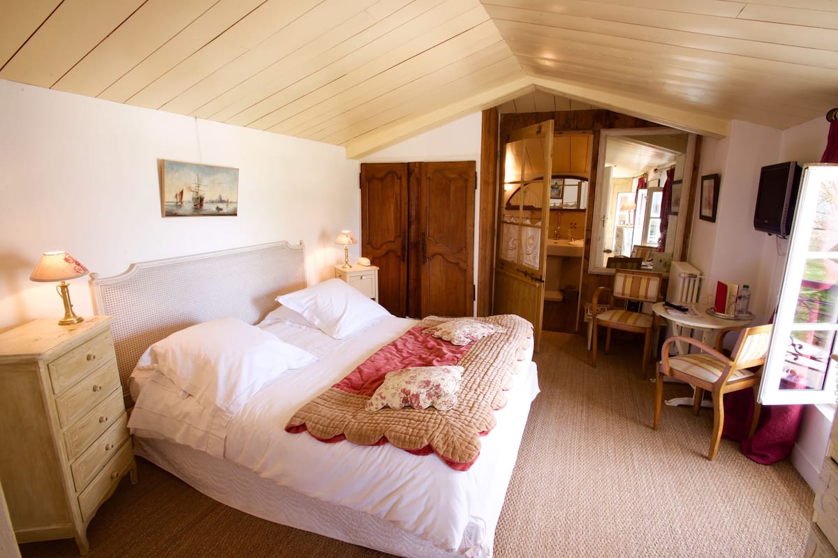 Deluxe tweepersoonskamer (Le Phare) | 1 slaapkamer, luxe beddengoed, individueel gedecoreerd