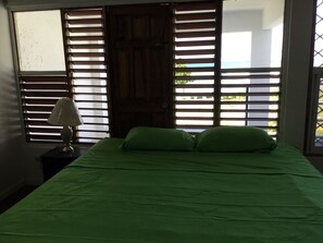 Habitación doble Confort, 1 cama King size, para no fumadores, vista al océano | Ropa de cama de alta calidad y artículos del minibar gratis