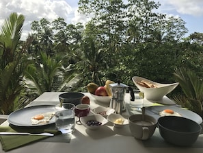 Sudah termasuk sarapan prasmanan