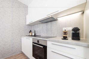 Fridge, microwave, oven, stovetop - MyApartment in the city center (Ceske Budejovice)