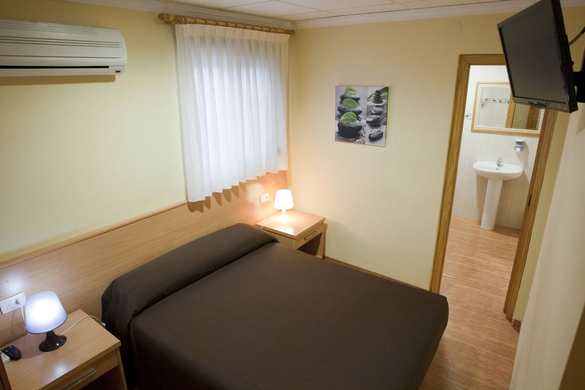 Double Room, Private Bathroom | Desk, free WiFi, bed sheets