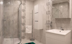 Comfort Apartment, 2 Bedrooms, Mountain View | Bathroom