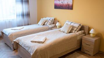 Comfort-Apartment, 2 Schlafzimmer, Bergblick | 2 Schlafzimmer, hochwertige Bettwaren, Bügeleisen/Bügelbrett