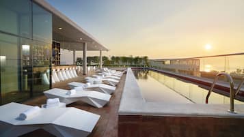 2 piscinas al aire libre, sillones reclinables de piscina