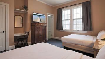 Historic Hotel (Accessible by Stairs) - Two Doubles | 다리미/다리미판, 무료 WiFi, 침대 시트