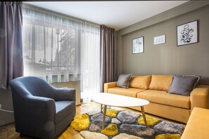 Standard Apartment, 2 Bedrooms, Mountain View | Living room | Flat-screen TV - Sunny Hills Ski (Chepelare)