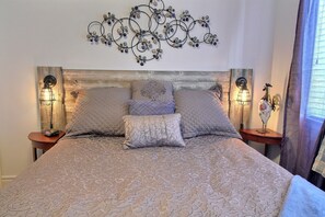 Comfort Room, 1 Queen Bed, Private Bathroom | Desk, free WiFi - Les Gîtes Makadan (Normandin)