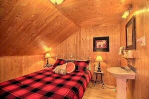 Habitació doble bàsica, 1 llit de matrimoni | Escriptori i wifi gratuïta