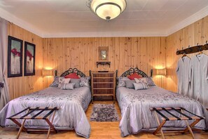 Comfort-Vierbettzimmer, 2 Doppelbetten, eigenes Bad